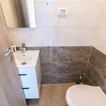 Deneris - App With Private Pool