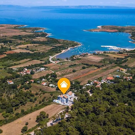 Deneris - App With Private Pool Apartamento Ližnjan