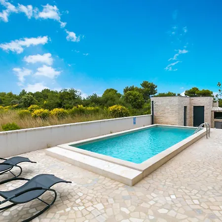 Deneris - App With Private Pool * Ližnjan