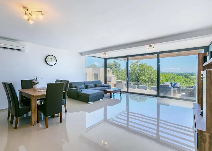 Deneris - App With Private Pool *