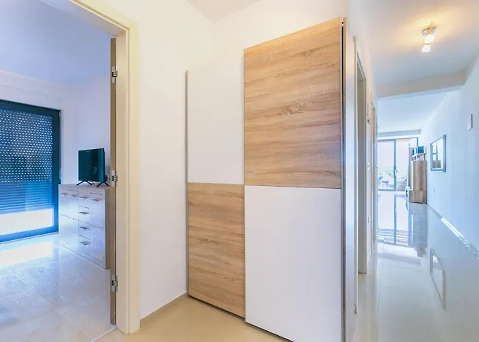 Apartamento Deneris - App With Private Pool Ližnjan