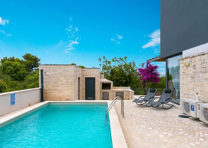 Deneris - App With Private Pool * Ližnjan