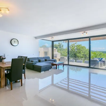 Deneris - App With Private Pool *