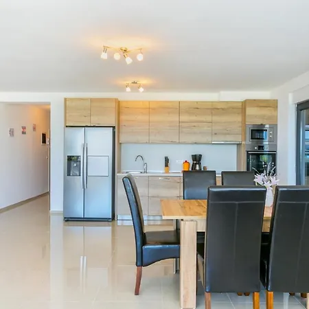 Deneris - App With Private Pool Ližnjan