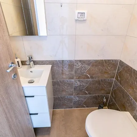 Deneris - App With Private Pool