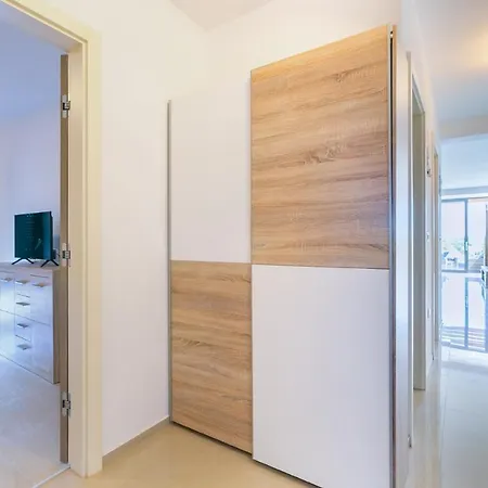 Apartment Deneris - App With Private Pool Liznjan