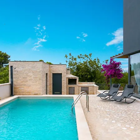 Deneris - App With Private Pool * Ližnjan