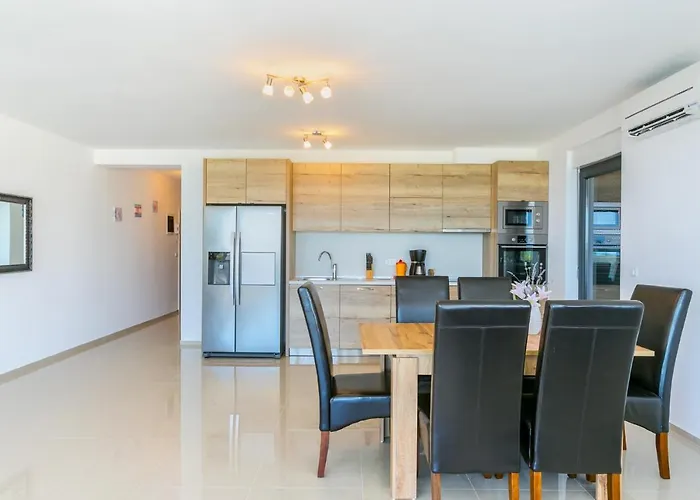 Deneris - App With Private Pool Ližnjan