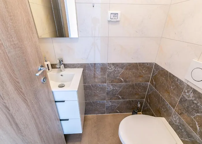 Deneris - App With Private Pool