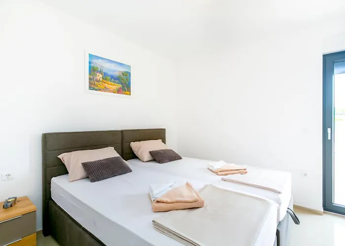 Deneris - App With Private Pool